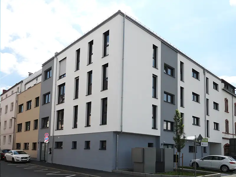 Rochner & Stahl Immobilien GmbH: Mehrfamilienhaus, Schlesierstr.4, 63739 Aschaffenburg (Vorderansicht)