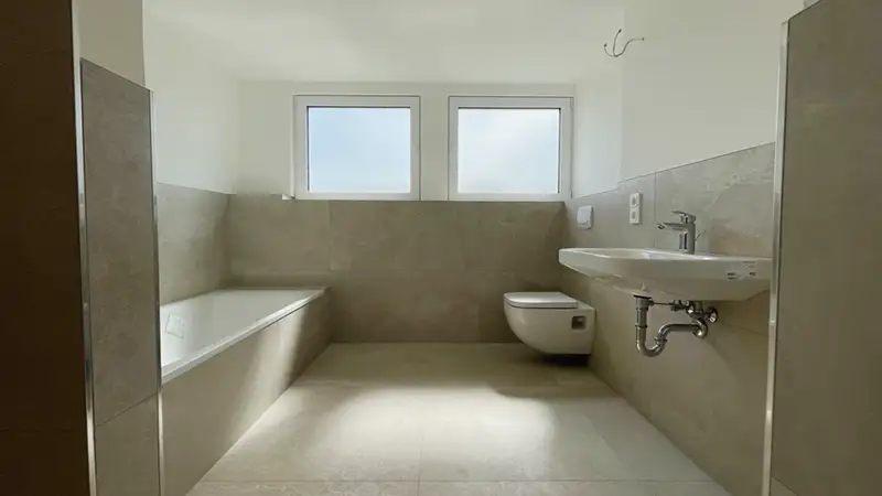 Rochner Bau GmbH: Sanierungssobjekt - Maisonettewohnung, 63739 Aschaffenburg – Badezimmer